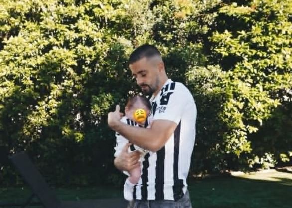 Edon Zhegrova habit të gjithë, babë e bir me fanellat e Juventusit