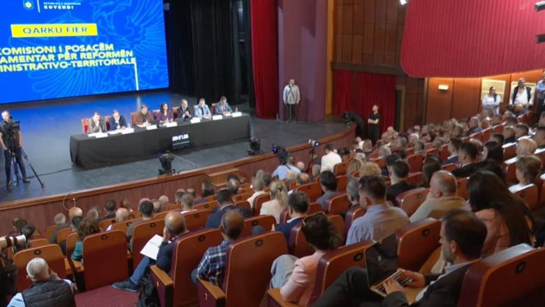 Debat për Reformën Territoriale në Fier/ Mazniku: Fokus te kompetencat e bashkive! Boçi: Reforma e 2014-ës ka dështuar në përfaqësim