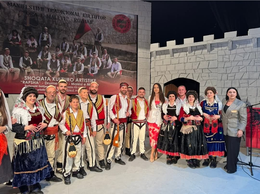 tribune-e-kujteses-artit-dhe-bashkimit-shpirteror