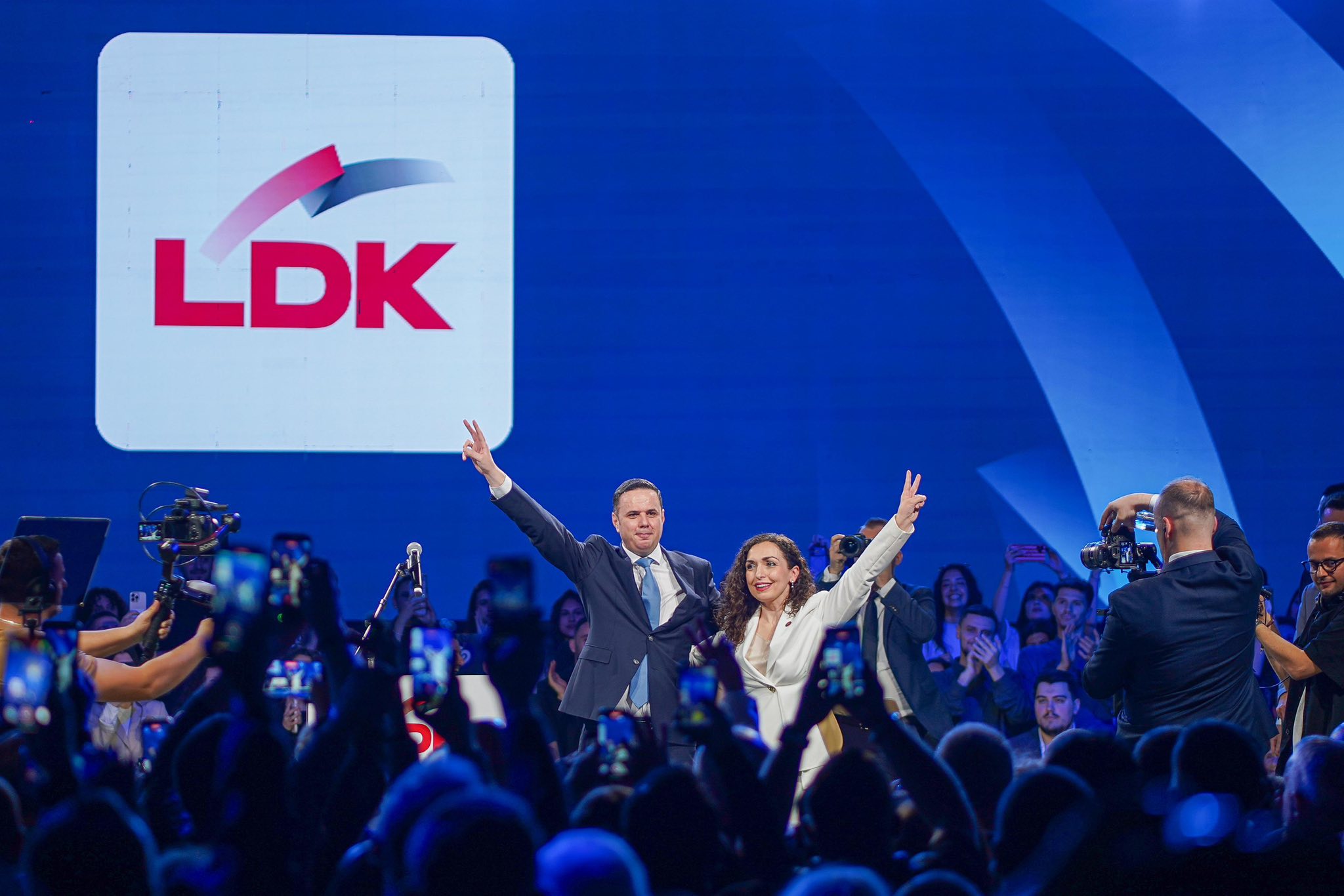 “Nuk u kthye për LDK-në” – akuza e familjes Imeri ndaj Vjosa Osmanit