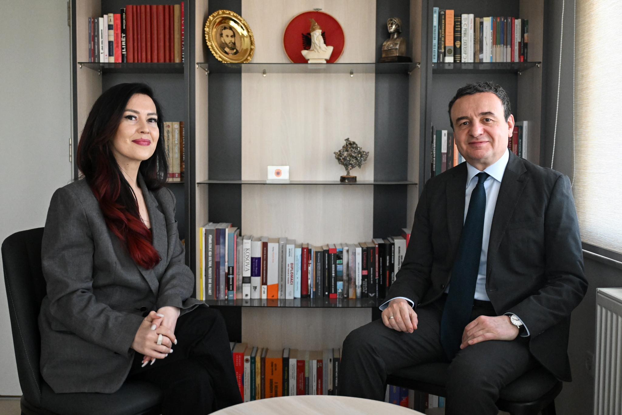 Aderim i ri në Vetëvendosje, Kurti zbulon kandidaten për deputete