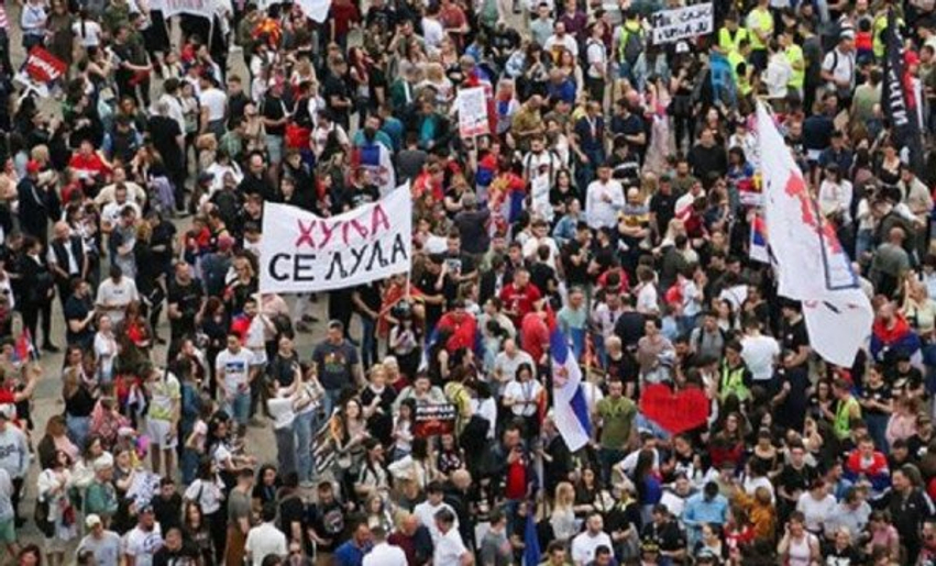 protestat-studentore-ne-serbi-po-hyjne-ne-nje-faze-te-re