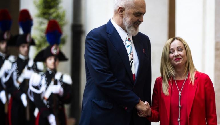 Rama reagon për marrëveshjen për emigrantët me Italinë: Do të vazhdojë për aq kohë sa vendi fqinj do të dojë