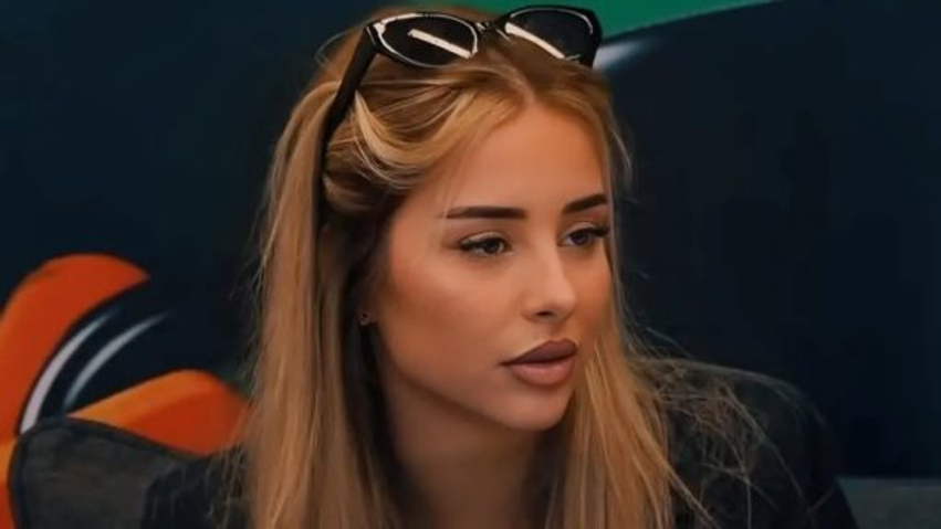 Elijona i fton ndjekësit në Snapchat