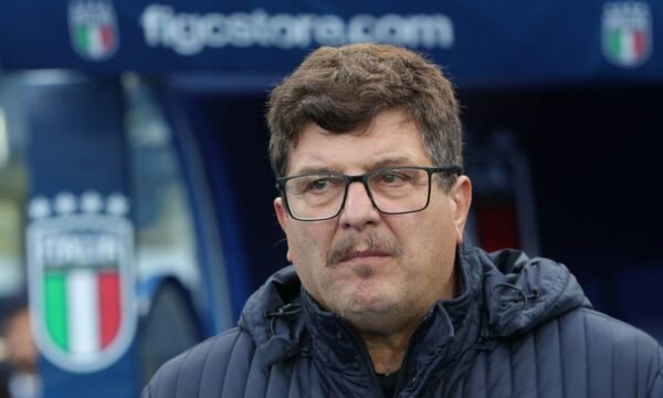 Trajneri i përkohshëm i Italisë thotë se do t’i ftojë vetëm U21-shat për miqësore