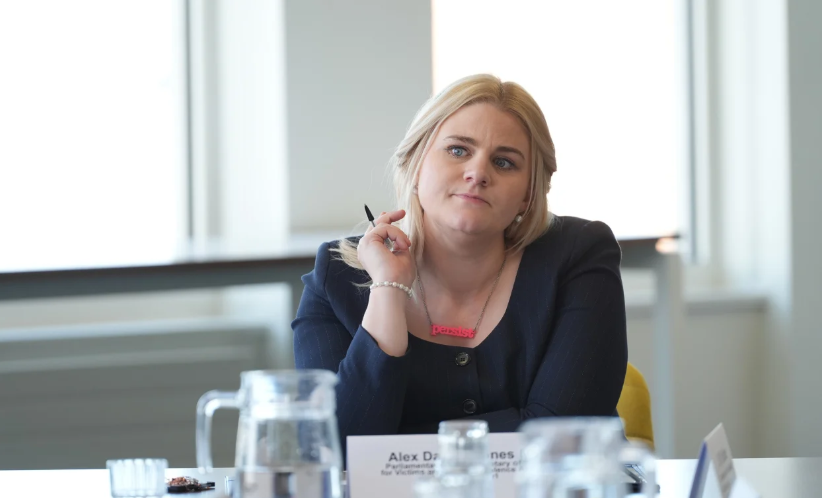 Ministrja e tretë jep dorëheqjen nga qeveria e Starmer