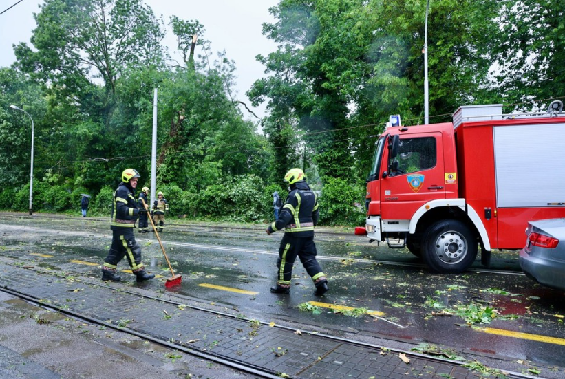 Erëra të forta edhe në Kroaci, në disa pjesë bie edhe borë