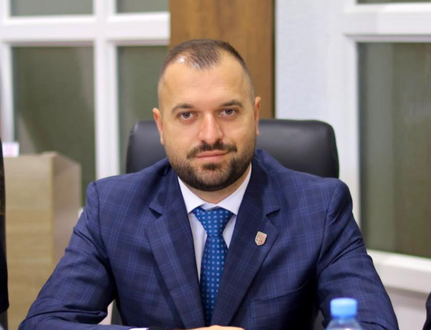 E dhimbshme: Sot varroset Rifat Stojkaj, drejtori i Bujqësisë në Deçan