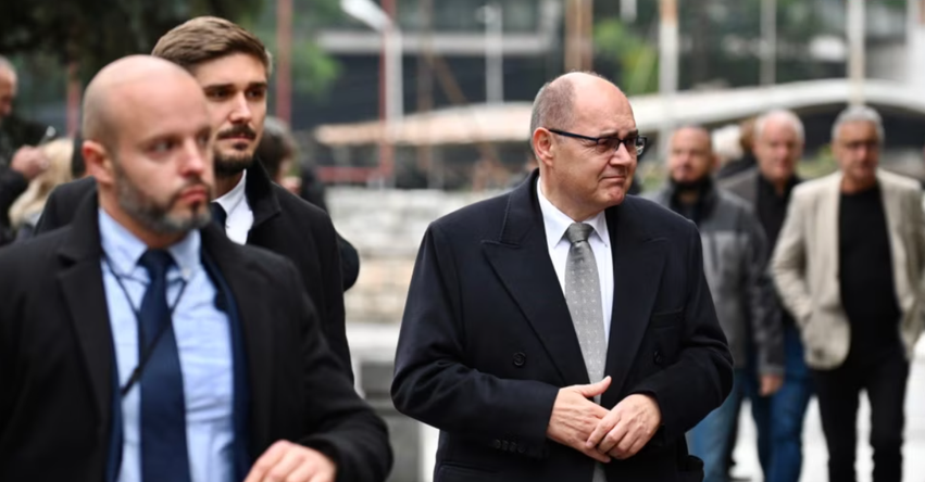 Largimi i Schmidtit nxit spekulime për përplasje me partnerët ndërkombëtarë