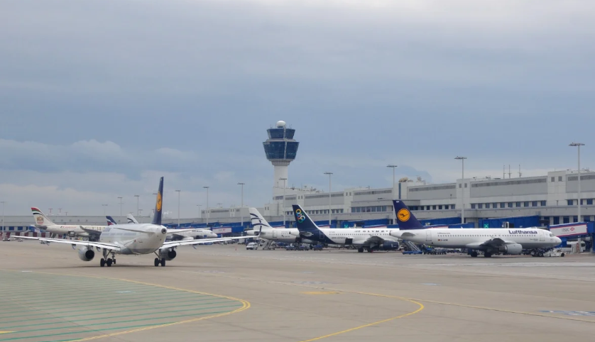 Panik në aeroportin e Athinës, avioni me 184 persona në bord pëson defekt në ajër dhe detyrohet të bëjë ulje emergjente