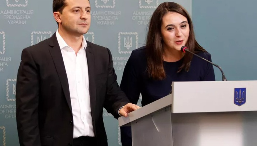 “Duket si një arush i butë, por kur fiken dritat…”, ish zëdhënësja tregon anën e errët të Zelenskit