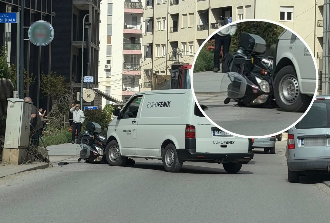 Furgoni e shtyp motoçikletën te “Muharrem Fejza” në Prishtinë 