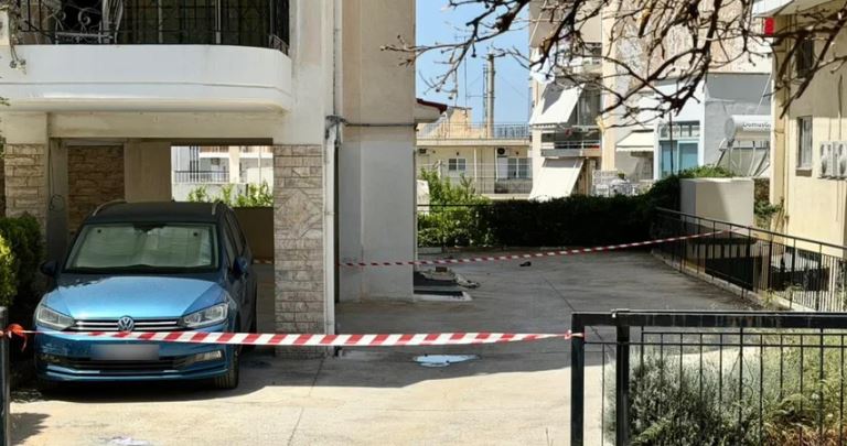 Dy 17-vjeçare hidhen nga pallati, njëra vdes në vend, tjetra në luftë me jetën! Vëllai gjen motrën duke u dergjur në tokë, dëshmojnë fqinjët