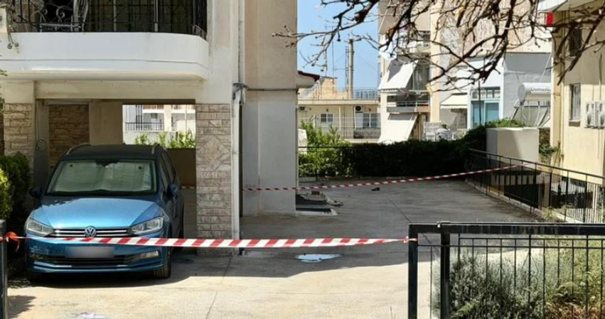 Dy 17 vjeçare hidhen nga pallati  njëra vdes në vend  tjetra në luftë me jetën  Vëllai gjen motrën duke u dergjur në tokë  dëshmojnë fqinjët