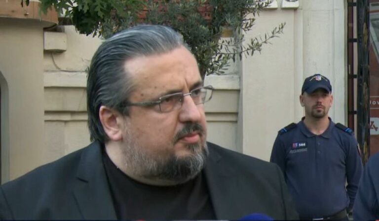 “Opozita merr fjalën, por mazhoranca mbyll mbledhjen e Këshillit Bashkiak”/ Teliti: Kanë frikë nga debati!