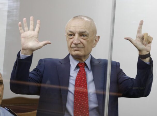 “Diella” s’i mbulon dot të vërtetat”/ Meta: Kur paratë e drogës dhe korrupsionit shkrihen në një si partia në pushtet me shtetin