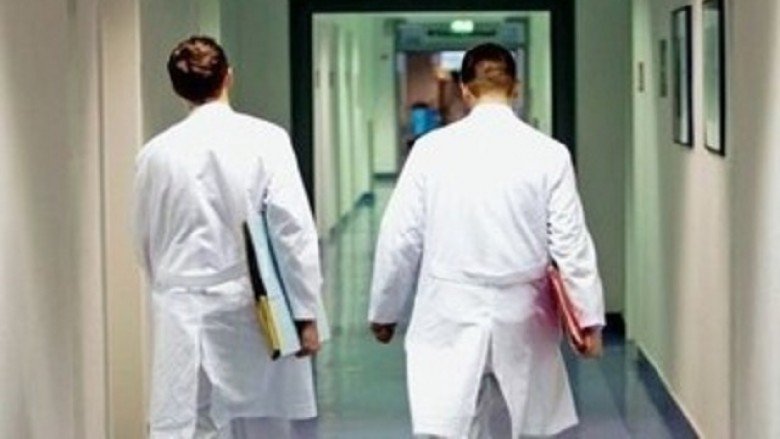 Bie numri i infermierëve që largohen nga Kosova, vetëm 74 u larguan këtë vit 