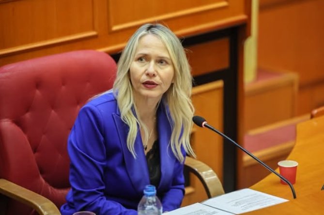 Abonetë falas për pensionistët, Bashkia e Tiranës shton pikat e shpërndarjes/ Ristani: Do të ndërtojmë një sistem të ri
