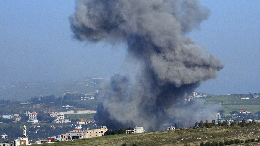Një zjarr shpërthen në veri të Izraelit pas sulmeve me dron nga Hezbollah