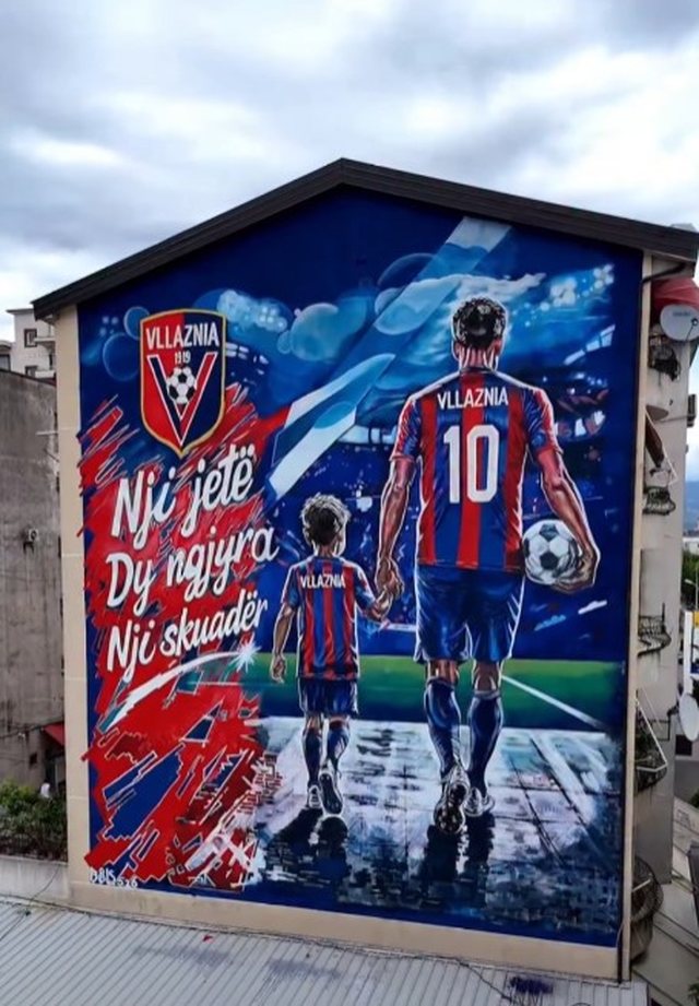 Murale kuqeblu në hyrje të Shkodrës, simbol i dashurisë për Vllazninë
