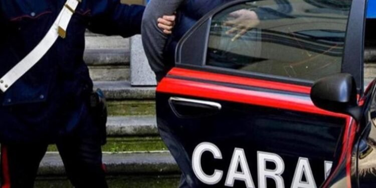 Kishte fshehur 1.2 kilogramë kokainë në jastëk, në pranga 32-vjeçari shqiptar në Itali 