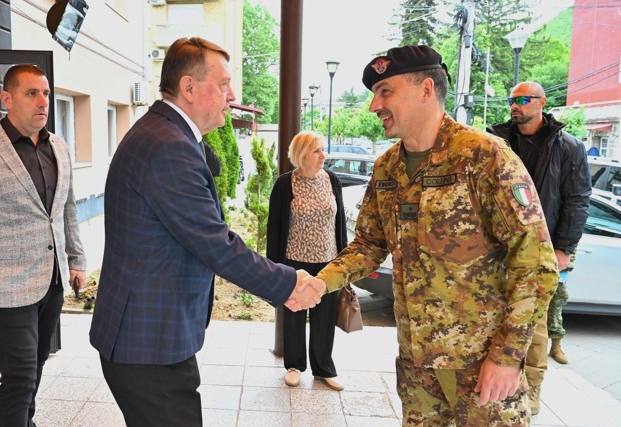 Zëvendëskomandanti i KFOR-it takohet me kryetarin e Zveçanit 