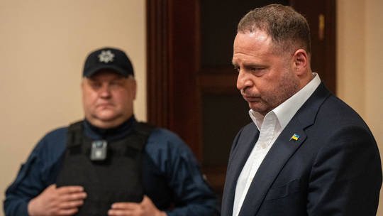 Këshilla nga fallxhoret për emërimin e ministrave? Ish-ndihmësi i Zelenskyt del para gjykatës për pastrim parash