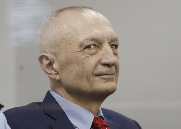 ​Ilir Meta sqaron mesazhin: “Më duhen 200 mijë”