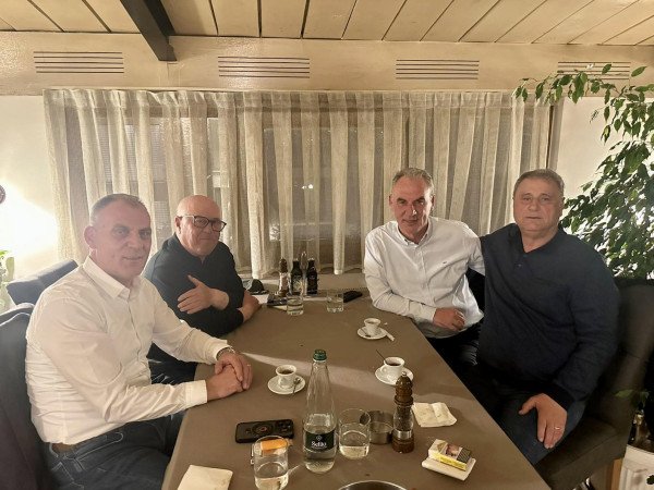 ​Vëllezërit e Hashim Thaçit takohen me Fatmir Limajn