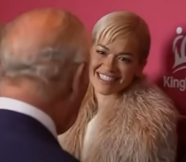 Rita Ora takon Mbretin Charles, e falënderon për mikpritjen