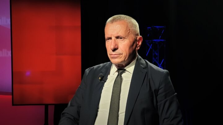 Kamberi dhe dy deputetë të tjerë paraqesin rezolutë për dënimin e krimeve të kryera në Kosovë 
