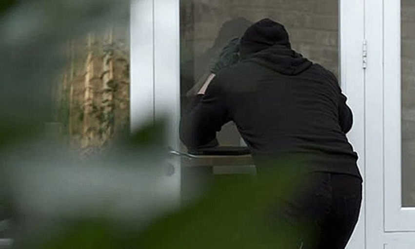 Vidhen 300 litra naftë dhe pajisje në një punishte në Zveçan