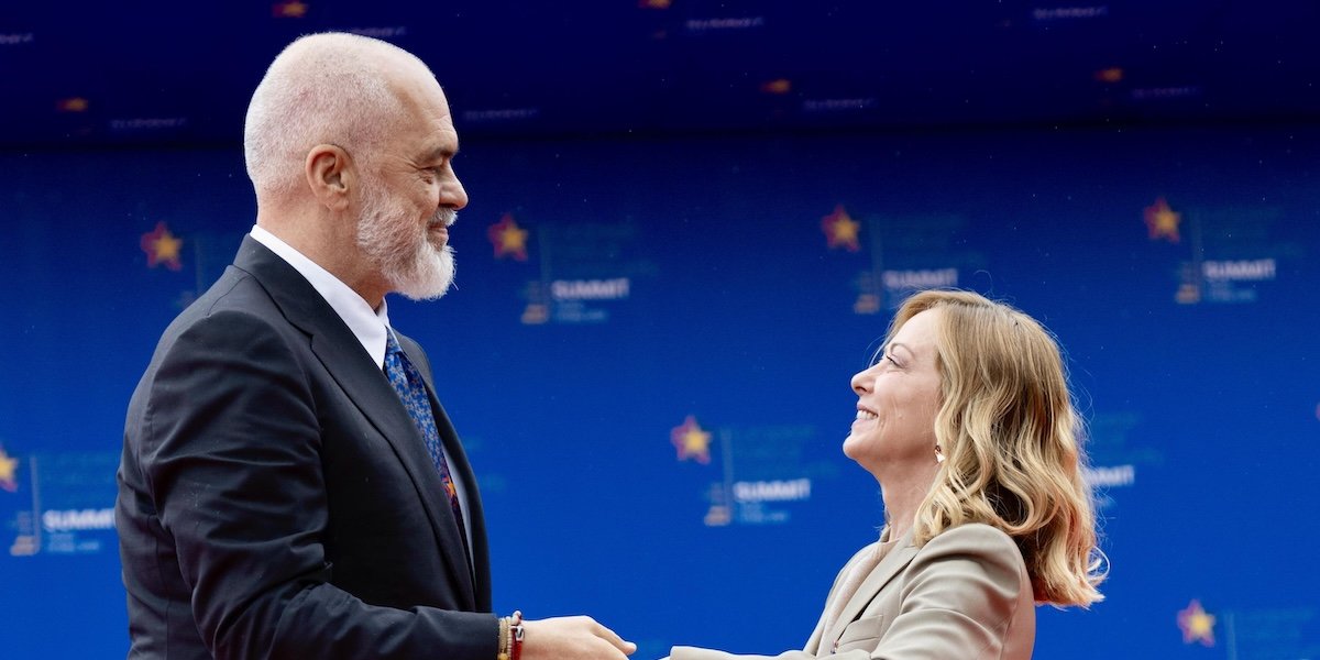 Meloni shpërndan postimin e Ramës për marrëveshjen me emigrantët: “Grazie Edi”