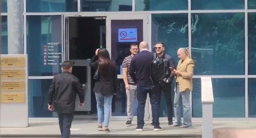 Tritoli në biznesin e tij në Durrës, i ati i reperit Noizy dhe e motra paraqiten në GJKKO si dëshmitarë për gjyqin ndaj Laert Haxhiut