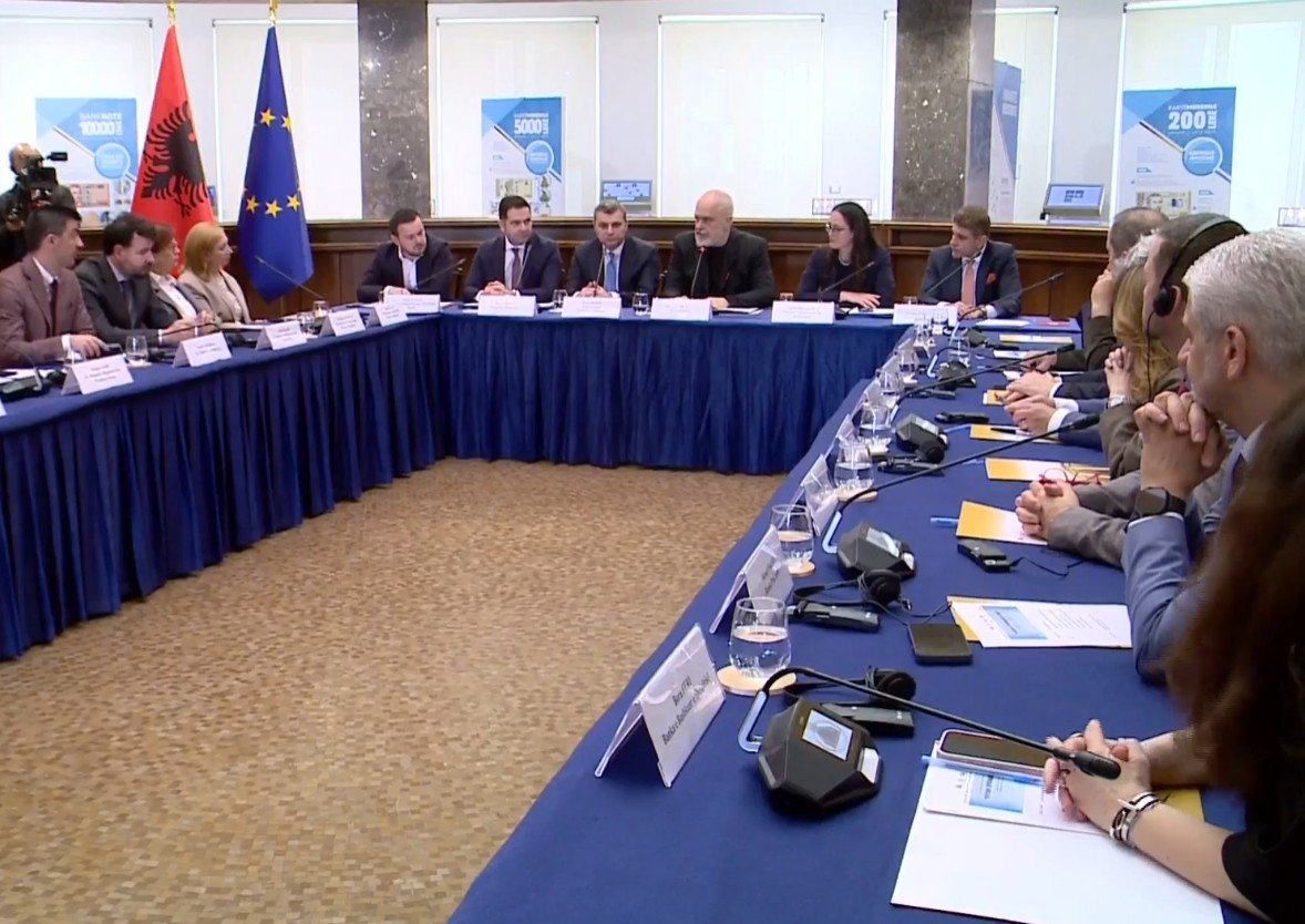 “Sipërmarrjet e vogla dhe të mesme, motor i ekonomisë ” – Rama: Do fusim në zbatim një program për dyfishimin e tyre! 