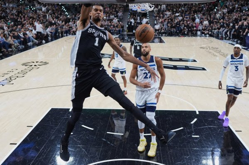  Lisi  francez i Spurs  Wembanyama bën kërdi ndaj Timberwolves  pas kthimit nga përjashtimi
