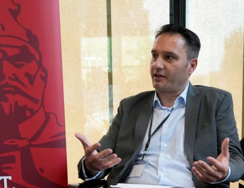 politika-nuk-eshte-fe-dhe-parlamenti-i-republikes-laike-te-kosoves-nuk-eshte-kuvend-e-foltore-fetare