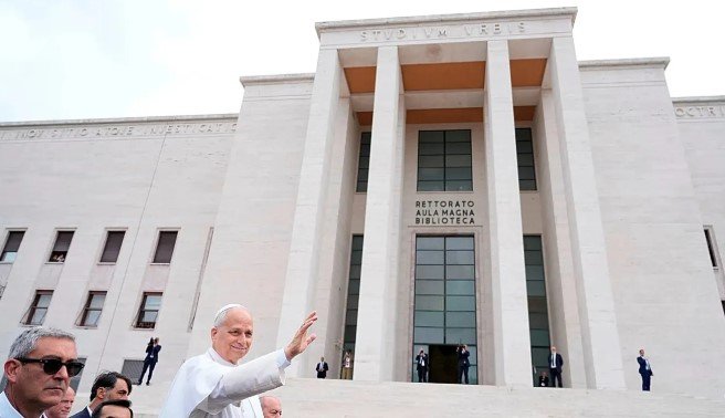 Papa: Investimet dhe armatimet në inteligjencën artificiale po e shkatërrojnë botën
