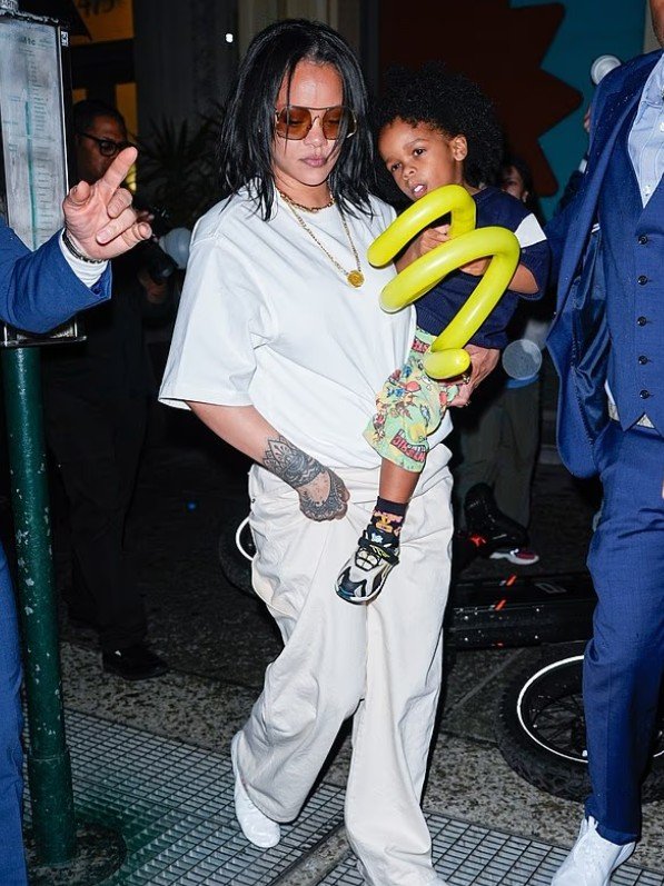 Rihanna dhe A$AP Rocky largohen nga festa e katërt e ditëlindjes së djalit të madh RZA duke mbajtur tullumbace