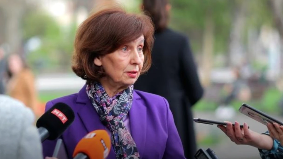 Presidentja Siljanovska-Davkova: Nuk mund të ndalohet përdorimi i mbiemrit 