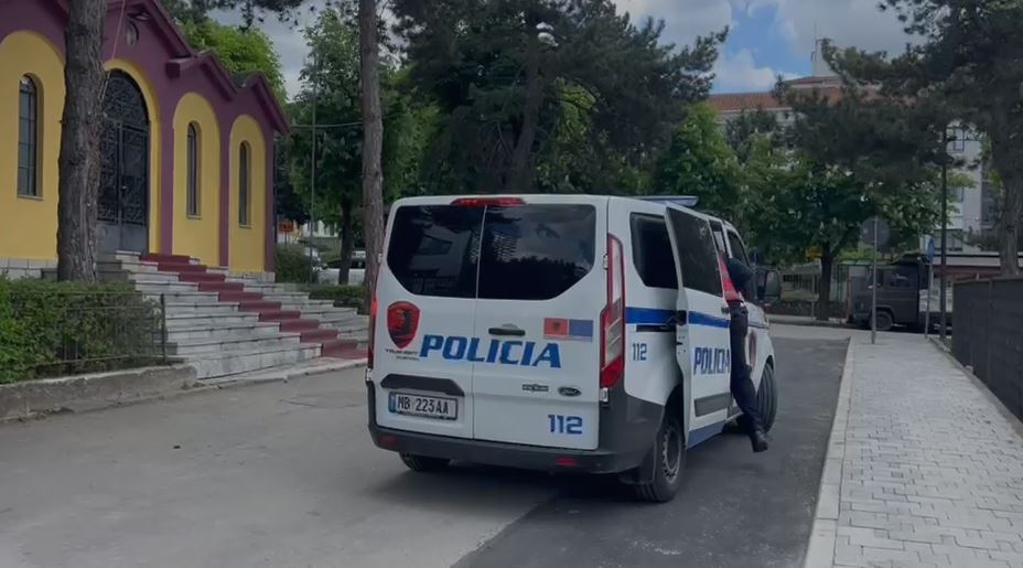 “Më ngamcoi seksualisht!”/ U denoncua nga pacientja, lirohet nga qelia kirurgu në Korçë