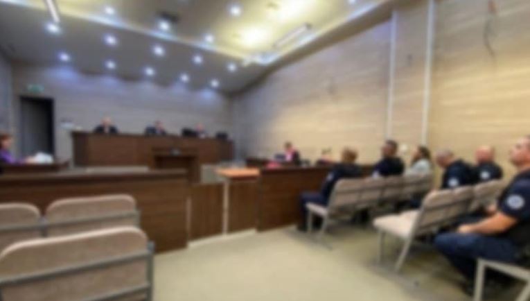 Arrestohet një burrë për kanosje gjatë seancës gjyqësore në Vushtrri