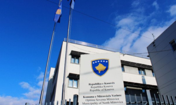 ​U liruan dy të ndaluarit për incidentin në Skenderaj, vazhdohet me procedurë të rregullt