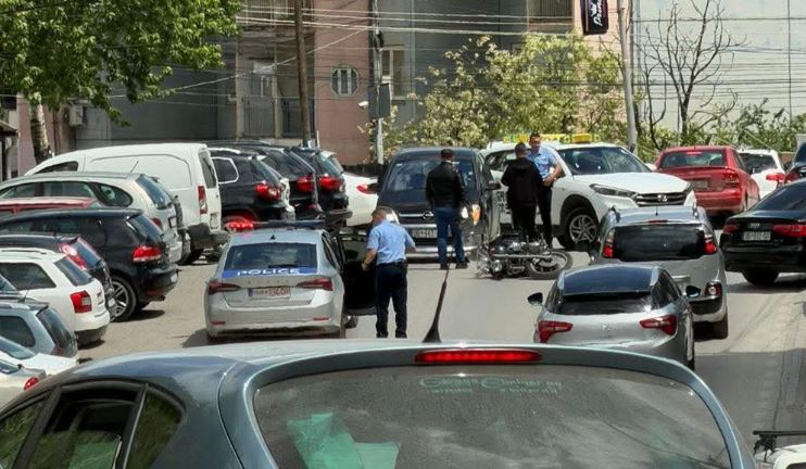 Motoçikleta godet një këmbësor në Gjilan, policia jep detaje