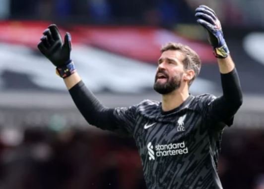 Nisin bisedimet mes Juventusit dhe Alisson Becker