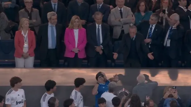 Stuhi në Bernabeu, pankarta kundër Florentino Perez