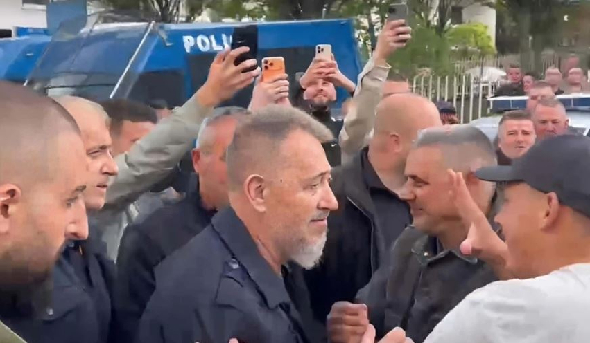 Lushtaku arrin në stacionin policor  pritet të nis intervistimi i tij