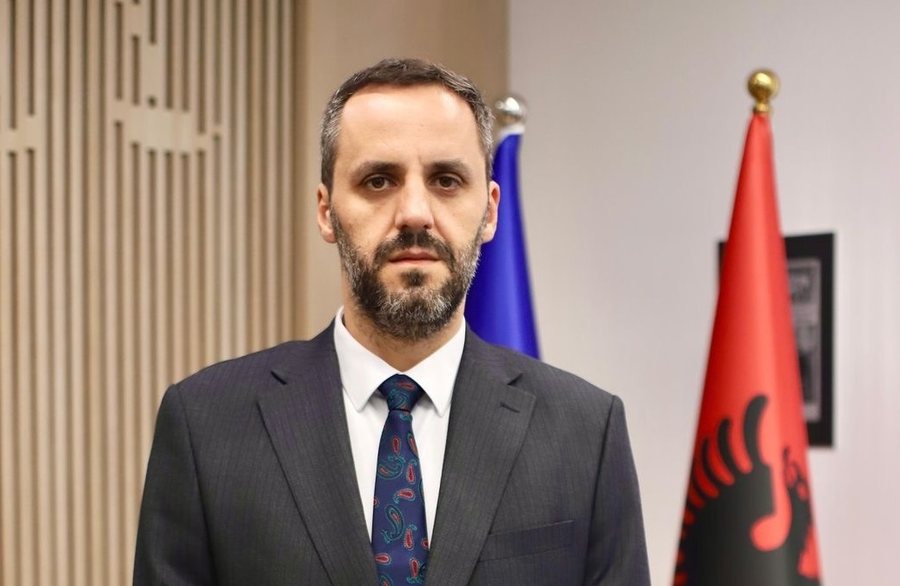 Arrestimi i 4 efektivëve pas operacionit në Sarandë për ndërtimet pa leje, ministri Lamallari: S’ka vend në polici për ata që bëhen palë me krimin