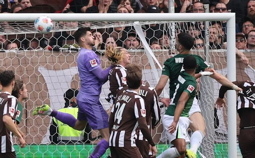 Wolfsburgu do të luajë në barazh  St  Pauli bie nga Bundesliga