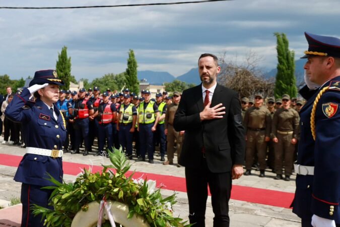 Novruz Cenalia rivarroset në Varrezat e Dëshmorëve, Lamallari: Drejtësia të jetë në lartësinë e përgjegjësisë që ka!